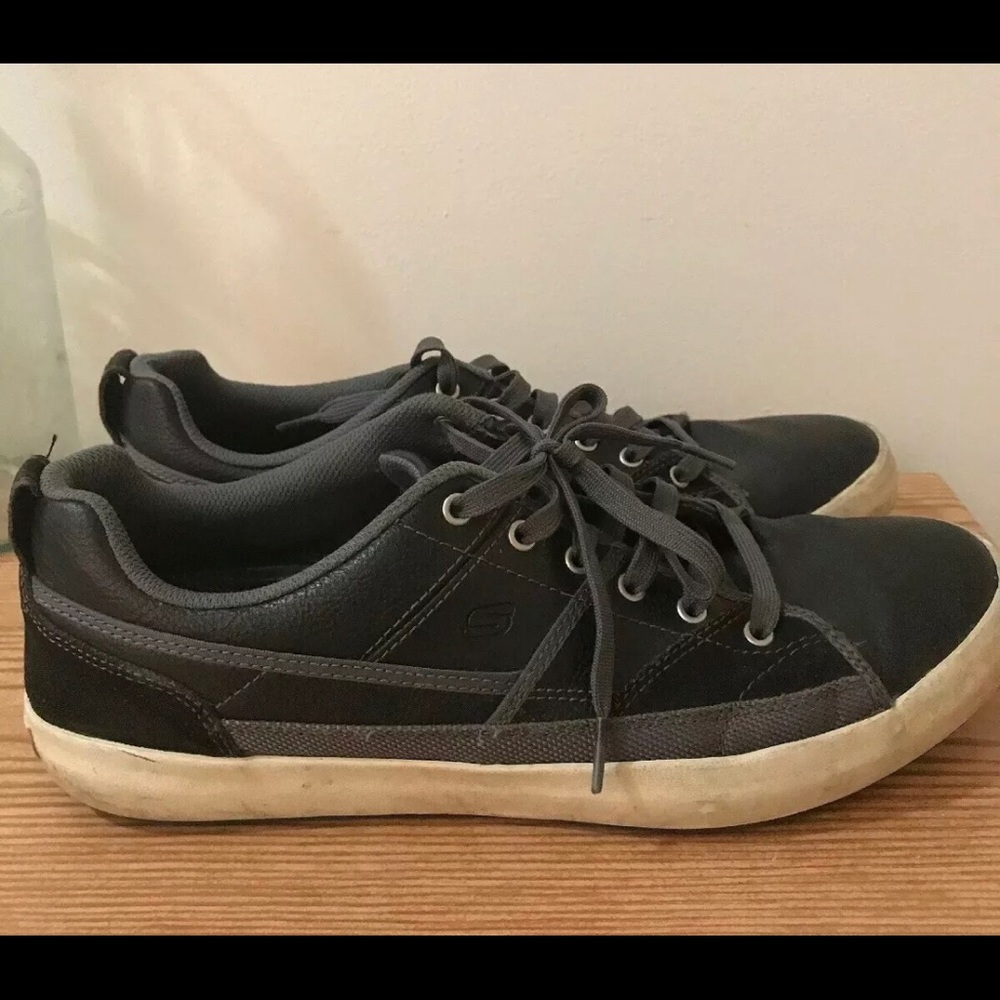 Skechers Size 12 Leather Memory Foam Walking Shoe